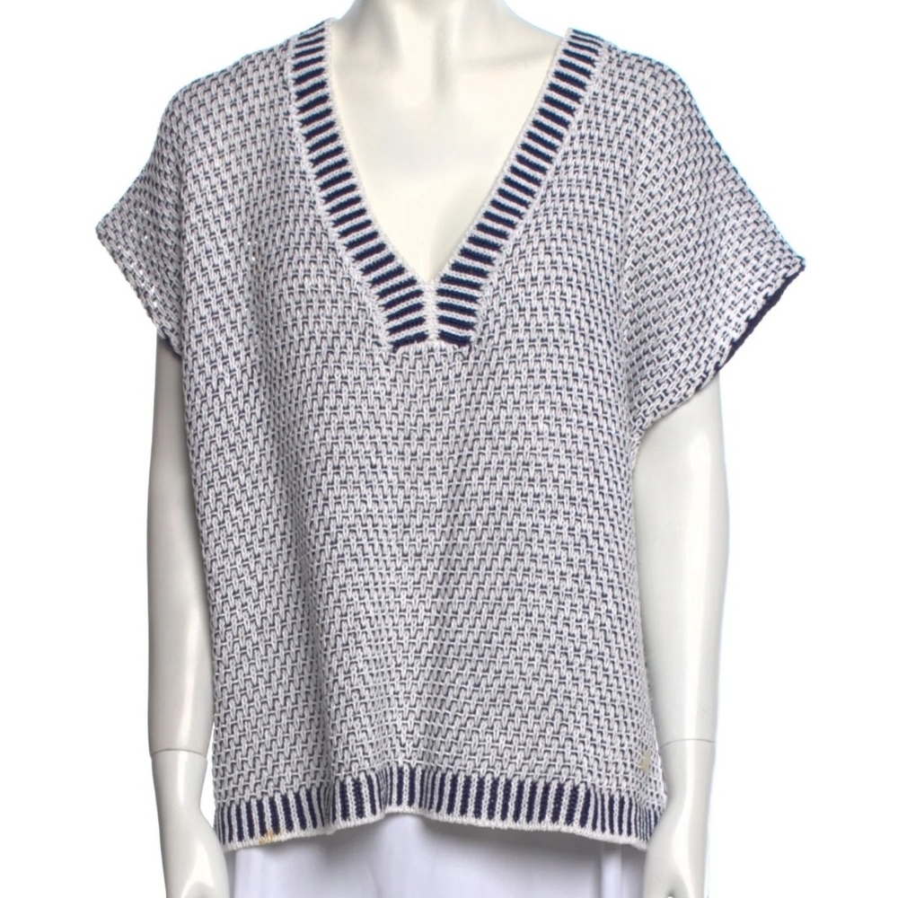 Carolina Herrera White and Navy Knit V-Neck Top